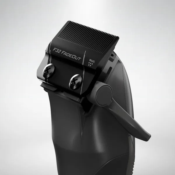 Front view of the Wahl Vapor Cordless Clipper with F32 FADEOUT Blade showing the innovative blade design.design.